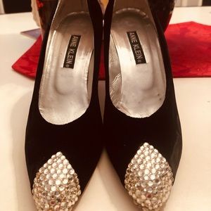 Beautiful Anne Klein black velvet high heels with crystal toe tips. 9.5 N